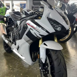 En stock: Motocicletas deportivas CBR1000RRR 2026 disponibles para la venta y listas para exportar - Product Image 1