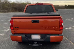 Toyota Tundra TRD Pro 2024 Usada en Excelentes Condiciones ~75001 Millas Motor V8 de 5.7 Litros 4WD Modelo CrewMax Volante a la Izquierda Cuero Mayormente Original - Product Image 6