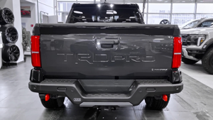 Tacoma TRD Pro 2025, Híbrido Turbo, Motor I-FORCE MAX de Alto Torque, Transmisión Automática Ligera de Cuero, Volante a la Izquierda - Product Image 4