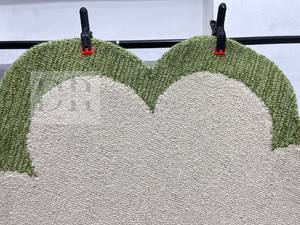 Alfombra personalizada de lujo moderna para el piso del hogar, sala de estar, espacio de oración, 100% lana de Nueva Zelanda, diseño de textura verde con mechones a mano - Product Image 3