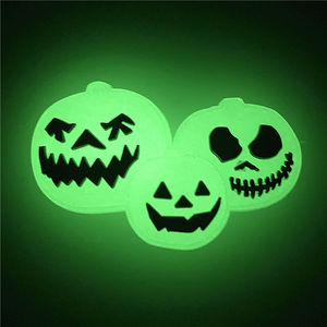 Écussons personnalisés en PVC foncé lueur étiquette avec logo 3D brodée lueur nocturne écussons de chapeau en caoutchouc souple réfléchissants écussons en PVC foncé lueur nocturne - Product Image 4