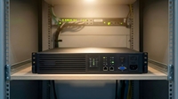 Raf Tipi Lityum Pil UPS Dahili Pil Özelleştirilebilir 110V Voltaj Elektrik Kesintisi Yedeklemesi 1000VA1000WSNMP Veri Modeli