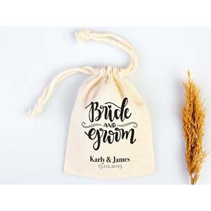 Sacs en coton personnalisés avec nom pour kit de récupération mariés – Cadeaux de fête de bachelorette - Product Image 1