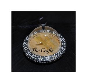 Plato para servir de trabajo de madera y nácar con cúpula Patrón de aperitivos de Calidad exclusiva con cúpula de acrílico - Product Image 1