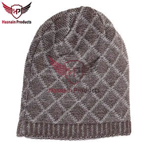 Bonnet en tissu de laine pour hommes de qualité supérieure fabriqué au Pakistan avec le dernier design Bonnet d'hiver élégant et chaud pour hommes Bonnet en tricot - Product Image 4