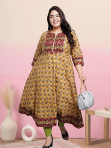 Kurta Anarkali de algodón con estampado floral y cuello mandarín, ajuste cómodo, elegante para uso diario, diseñada para un look tradicional. - Product Image 5
