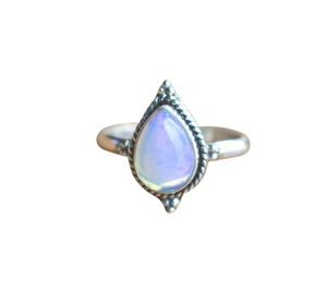 แหวนอัญมณีโอปอลสีนมสำหรับผู้หญิงเครื่องประดับสไตล์โบฮีเมียนสีเงิน925สเตอร์ลิงแหวนแฮนด์เมดของขวัญสำหรับเธอ - Product Image 1