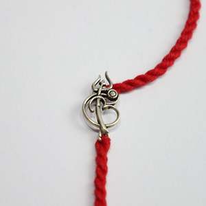 Rakhi de Plata 925 con Trishul y Om, Colgante Religioso Bohemio con Piedra, Joyería Chapada Personalizable para Regalo Hindú - Product Image 3