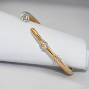 Brazalete Abrible de Diamantes con Corte Brillante para Mujer, Oro de 14K |   Diamantes Naturales |   Elegante y Moderno, con Certificación IGI, para Uso Diario - Product Image 6