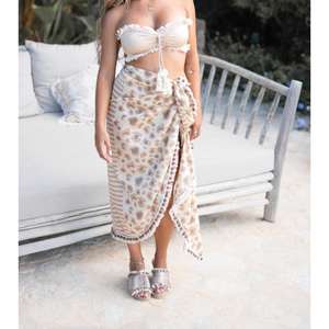 Vestido Poncho Largo y Fluido Diseñado para Mujeres que Buscan Comodidad con Estilo, Ajuste Relajado y un Atractivo de Moda Cotidiano Atemporal - Product Image 2