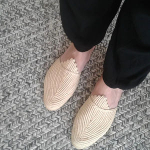 Vente en gros de pantoufles et sandales marocaines faites à la main en raphia, chaussures tissées écologiques pour femmes et hommes, commande en gros, fournisseur direct - Product Image 1