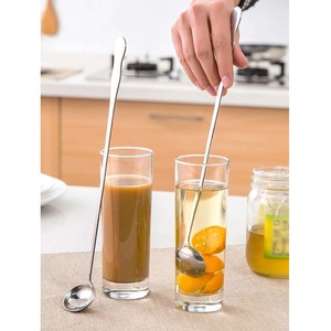 Cuillère de bar classique en métal argenté avec poignée ergonomique pour une prise en main confortable pendant les longues sessions de mélange - Product Image 1