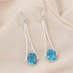 Boucles d'oreilles pendantes en argent sterling plaqué or avec topaze bleue, design bohème, faites à la main, élégantes, cadeau idéal pour femme, parfaites pour les soirées. - Product Image 1