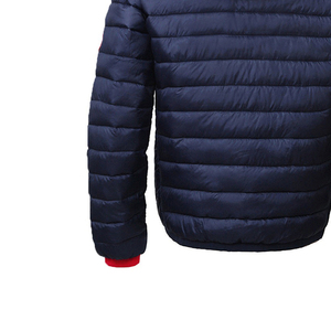 Vestes d'hiver en peluche OEM pour hommes avec impression personnalisée High Street Style Logo à capuche à l'avant Motif solide Tissu en toile de laine Coquille de lin - Product Image 6