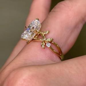 Bague en or 10 carats avec moissanite de qualité supérieure, cadeau idéal pour les femmes, disponible pour les mariages ou les fiançailles - Product Image 1