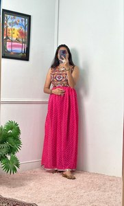 Navratri Special Collation Designer Rose Kurti En Georgette Tissu Sur Le Travail De Broderie Pour Les Femmes Indiennes Porter Pour Les Festivals - Product Image 2