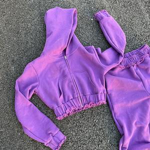 Conjunto Deportivo de Dos Piezas Personalizado con Efecto Desgastado, Ropa Urbana para Mujer, 100% Algodón, Sudadera Corta con Cremallera y Pantalones Deportivos - Product Image 3