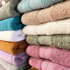 ผ้าขนหนูโรงแรมคุณภาพพรีเมียม ย้อมสีด้วยเส้นด้าย ผ้าขนหนูสีเบจ ปักโลโก้ตามสั่ง ผ้าขนหนูรีสอร์ท ผ้าขนหนูย้อมสีด้วยเส้นด้ายสำเร็จรูป ผ้าเช็ดมือ ชุดผ้าขนหนูหรูหรา - Product Image 2