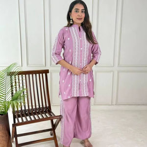 ชุดผ้าร่วมออกแบบสำหรับผู้หญิงผ้าพรีเมี่ยมเหมาะสำหรับเทศกาลและโอกาสพิเศษขายส่งและราคาถูก - Product Image 1