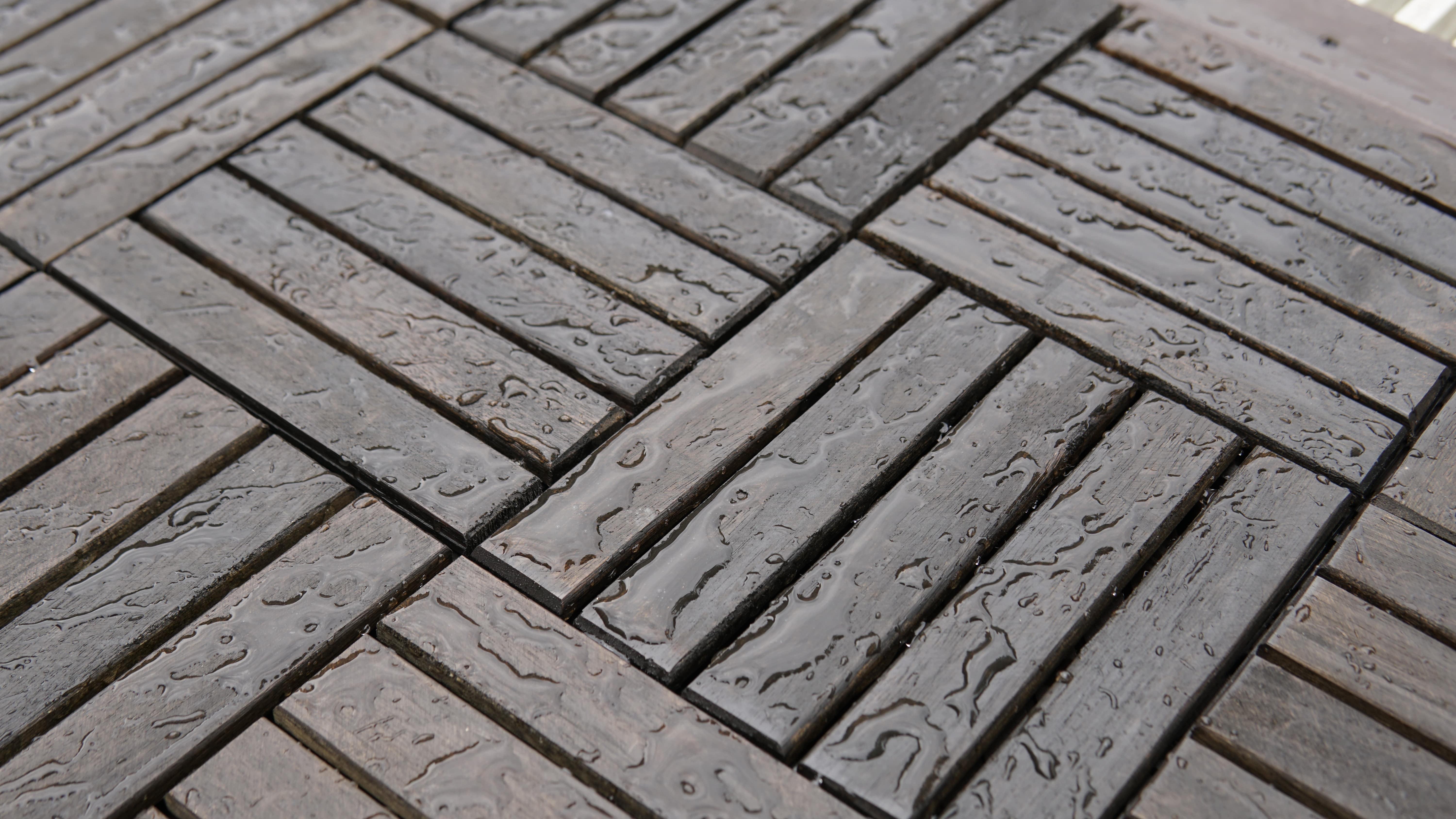 สีเทาเข้ม