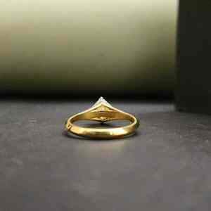 Bague élégante en or massif 18 carats avec diamant carré de luxe de taille radiant créé en laboratoire, en acier inoxydable, unisexe, pour toutes les occasions - Product Image 3