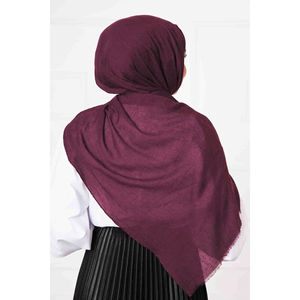 Ensemble élégant de châle, écharpe, gants et chapeau en viscose de bambou écologique bordeaux pour femme - Product Image 3