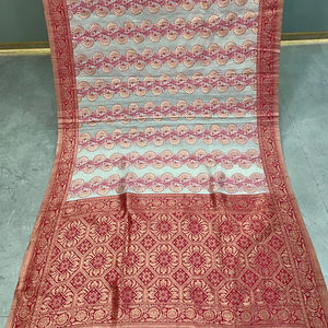 Sari de Viscosa Shringar Elegance - Diseño Tradicional Sin Arrugas para Fiestas - Product Image 1