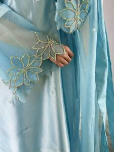 Conjunto de ropa de fiesta bordada Kurta de seda de diseñador para mujer - Product Image 5