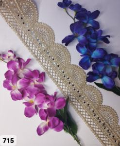 Lacets brodés à la machine de différents motifs et couleurs pour robes de mariée fabriqués sur mesure en miroir avec des motifs géométriques - Product Image 3