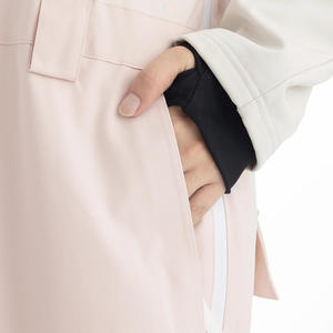 Bavettes de ski personnalisées pour femmes pantalons de snowboard isolés et coupe-vent imperméables avec impression de logo et vêtements de ski de marque privée - Product Image 4