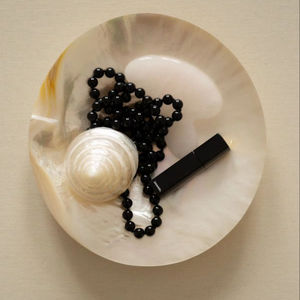 Assiettes en nacre, vaisselle de service décorative en coquillage artisanal vietnamien pour restaurants et usage domestique - Product Image 1