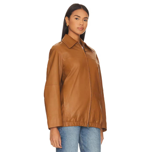 Veste en cuir véritable pour femmes créée pour toutes les saisons avec une coupe intelligente et un look moderne pour un habillage décontracté ou formel - Product Image 2