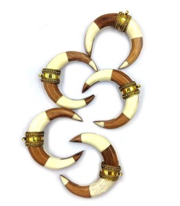 Pendentif en os naturel |   Bijoux faits à la main en os de buffle et d'os de bœuf - Product Image 2