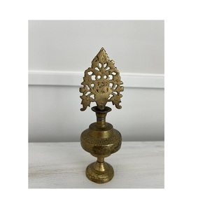 Surmedani en laiton vintage, adapté aux espaces de beauté d'inspiration antique, avec des sculptures artistiques et un attrait authentique - Product Image 4