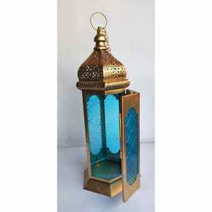 Lanterne marocaine élégante en verre bleu et métal de haute qualité avec finition dorée de luxe pour la décoration de la maison - Product Image 6