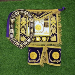 Conjunto de insignias masónicas de alta calidad, hecho a mano, con delantal, collar y accesorios con detalles bordados en oro. - Product Image 1