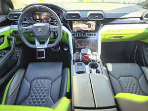 Lamborghini Urus S AWD 2024 à faible kilométrage, sièges en cuir, Bluetooth, jantes haut de gamme, système de navigation, démarrage à distance, pack technologique - Product Image 3