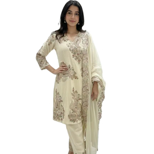 Traje Salwar a la Moda, Ligero, Hecho a Medida, con Hermoso Bordado en Color, Tallas M a XXL, Corte Recto, con Borde Decorativo, en Venta - Product Image 1