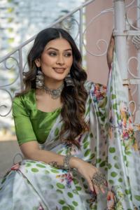 Ropa exclusiva para fiestas, Sari de seda satinada tradicional india, Sari con estampado digital, elegante, nupcial, boda, boutique India - Product Image 3