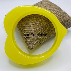 Bracelets en résine de style yoga pour un port attentif fait à la main par Tradebyd - Product Image 1