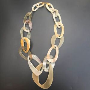 Cadena de collar de cuerno de búfalo clásico y diseño de candado para regalo de boda - Product Image 1