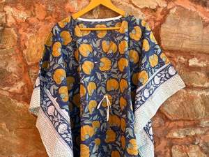 Marron Jaipuri coton fait à la main Caftan léger robe courte pour les femmes couverture de plage confortable avec imprimé Lotus pour vêtements de nuit - Product Image 2