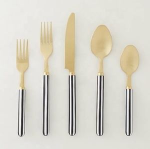 Ensemble de couverts en acier inoxydable écologique avec manche en résine et couverts plaqués or personnalisés pour la décoration de la maison au meilleur prix - Product Image 1