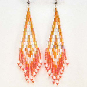 Boucles d'oreilles à longues franges faites à la main pour femmes perlées colorées avec perle de rocaille accessoire de mode de couleur personnalisable - Product Image 4