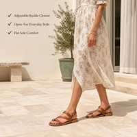 Sandales plates pour femmes avec anneau d'orteil et perles métalliques, style chic pour les vacances, à bride de cheville réglable avec boucle, en similicuir, chaussures d'été classiques pour le resort