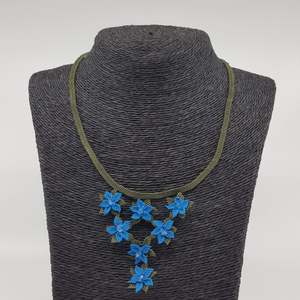 Collier en acier inoxydable avec perles et moissanite en forme de numéro de fête ou de cadeau - Product Image 1