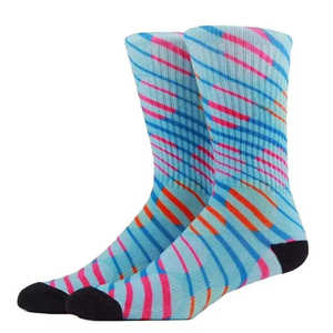 Chaussettes de sport pour hommes en gros, personnalisées, antibactériennes, antidérapantes, avec impression sublimée à 360 degrés - Product Image 4