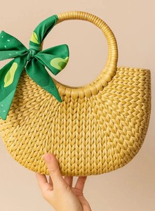 Sac fourre-tout en paille fait main avec poignée ronde, sac à main tissé en demi-cercle décoré d'un nœud en soie verte - Product Image 2