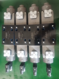 Vanne hydraulique série 4WRE 4WRE6 4WRE10 R900954104 4WRE10E1-75-2X/G24K4/V - Product Image 3