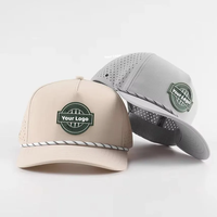 Gorra de Golf Personalizada InjaeVina de 5 Paneles, 100% Poliéster, Lona con Orificios Cortados con Láser, Parche de PVC, Parte Trasera Deportiva Impermeable de Plástico